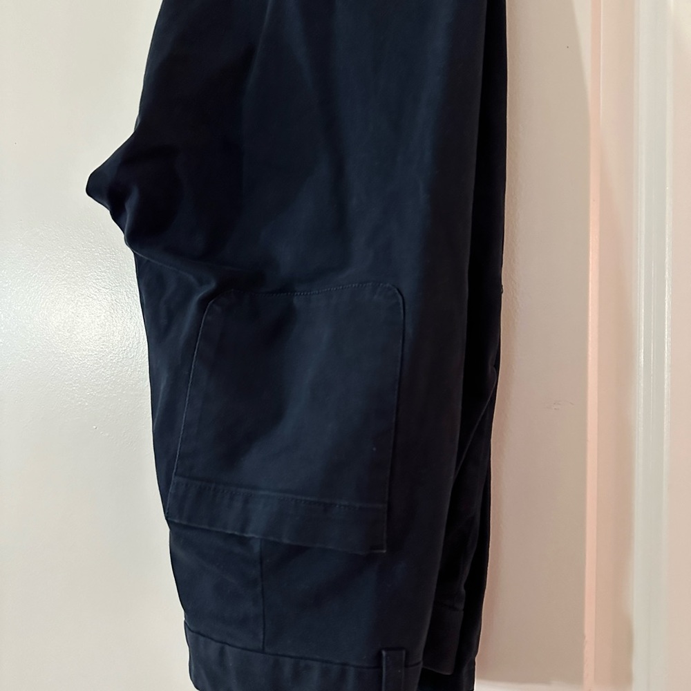Mens size 30, womens size 6. Navy straight pants